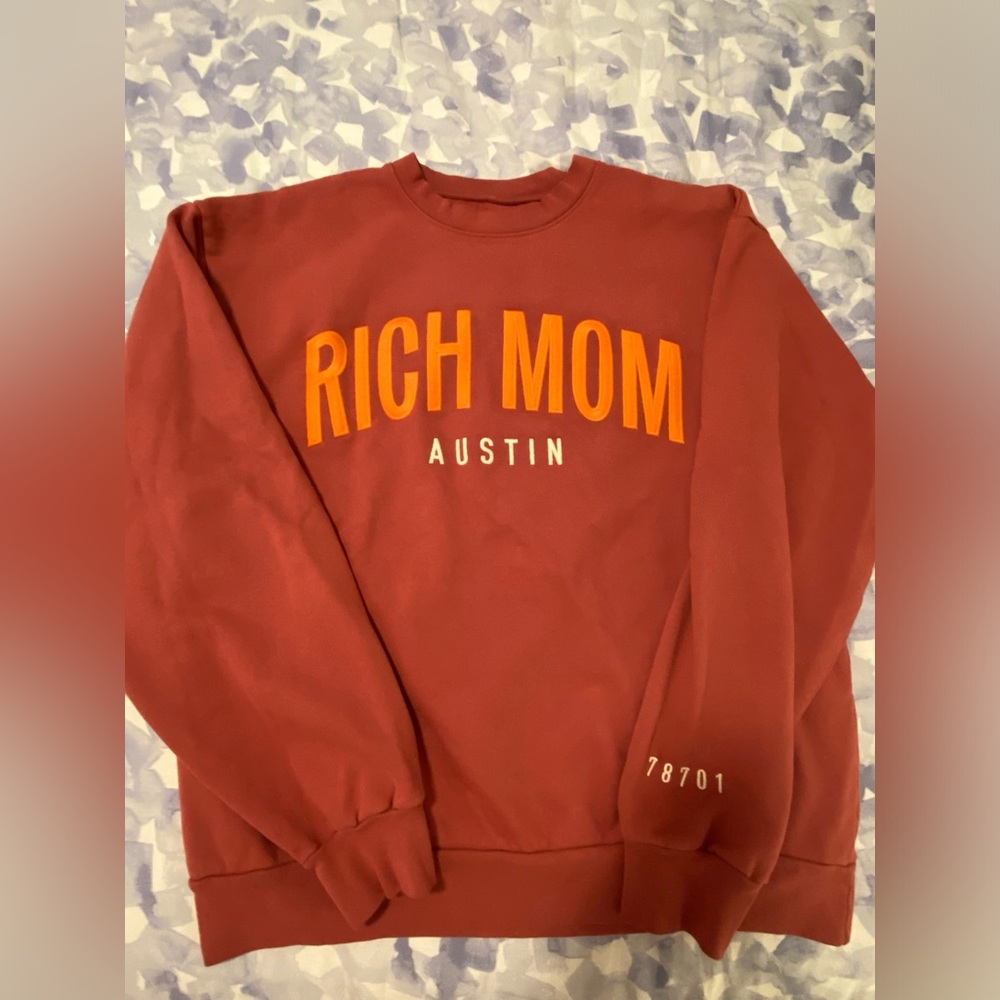Tinx Rich Mom Austin sweatshirt